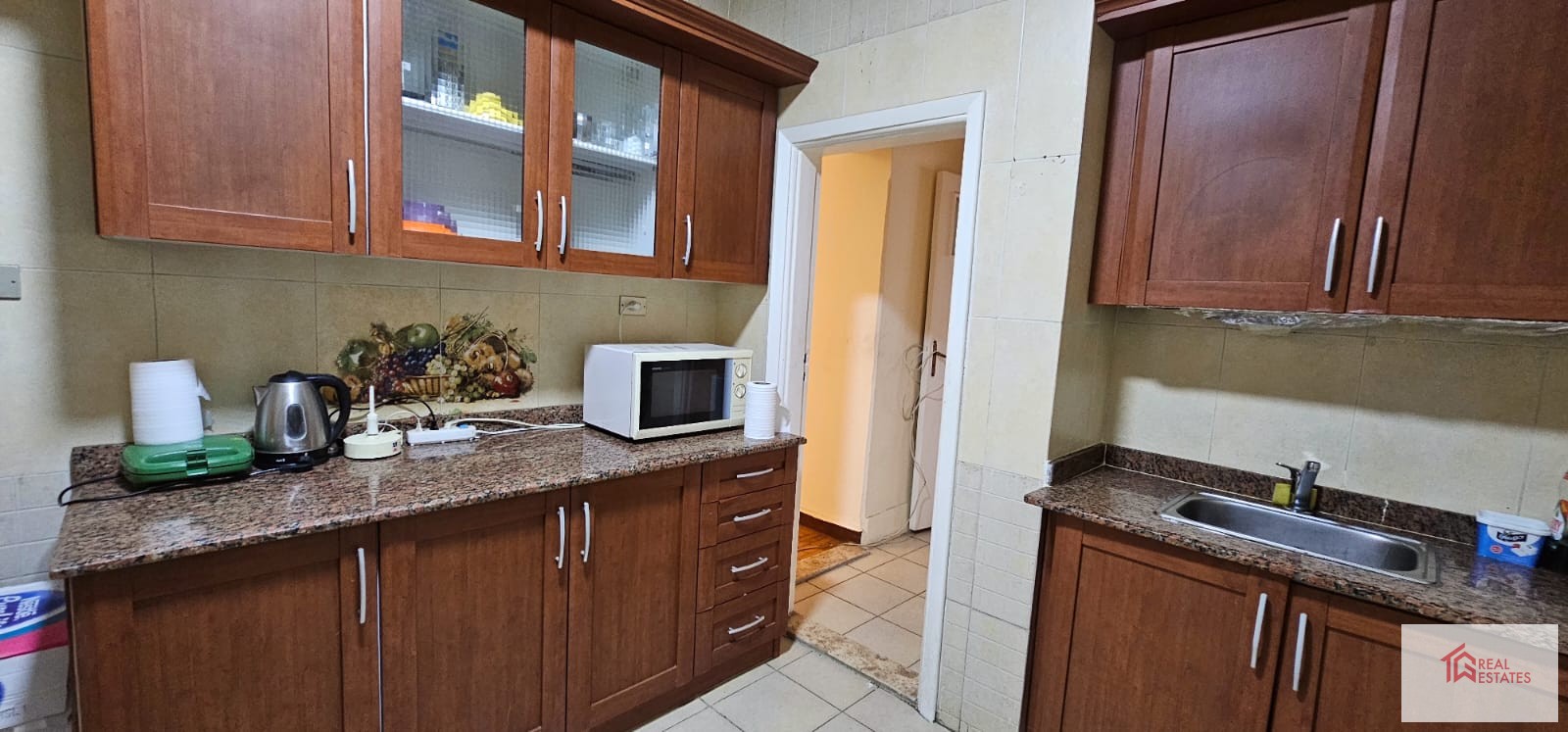 Appartamento ammobiliato in affitto a el malek el Afdal Zamalek Cairo Egitto 2 camere da letto, 1 bagno 1 WC e un balcone con vista sul Nilo. Affitto